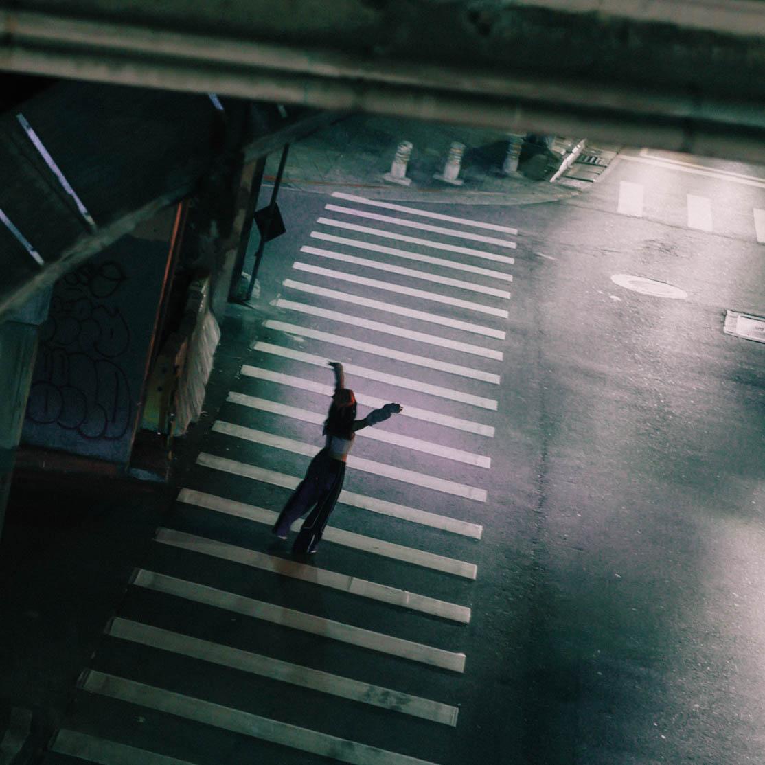 新歌在台灣找當地團隊拍攝,最令Kay難忘的是拍攝前扭傷腳,令到本來有跳舞部份的拍攝,逼於無奈地取消。