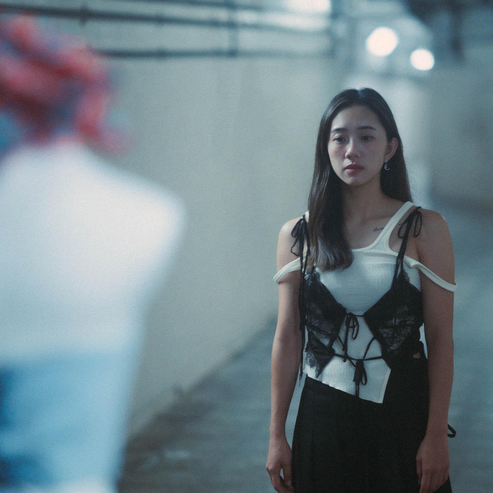 新歌在台灣找當地團隊拍攝,最令Kay難忘的是拍攝前扭傷腳,令到本來有跳舞部份的拍攝,逼於無奈地取消。