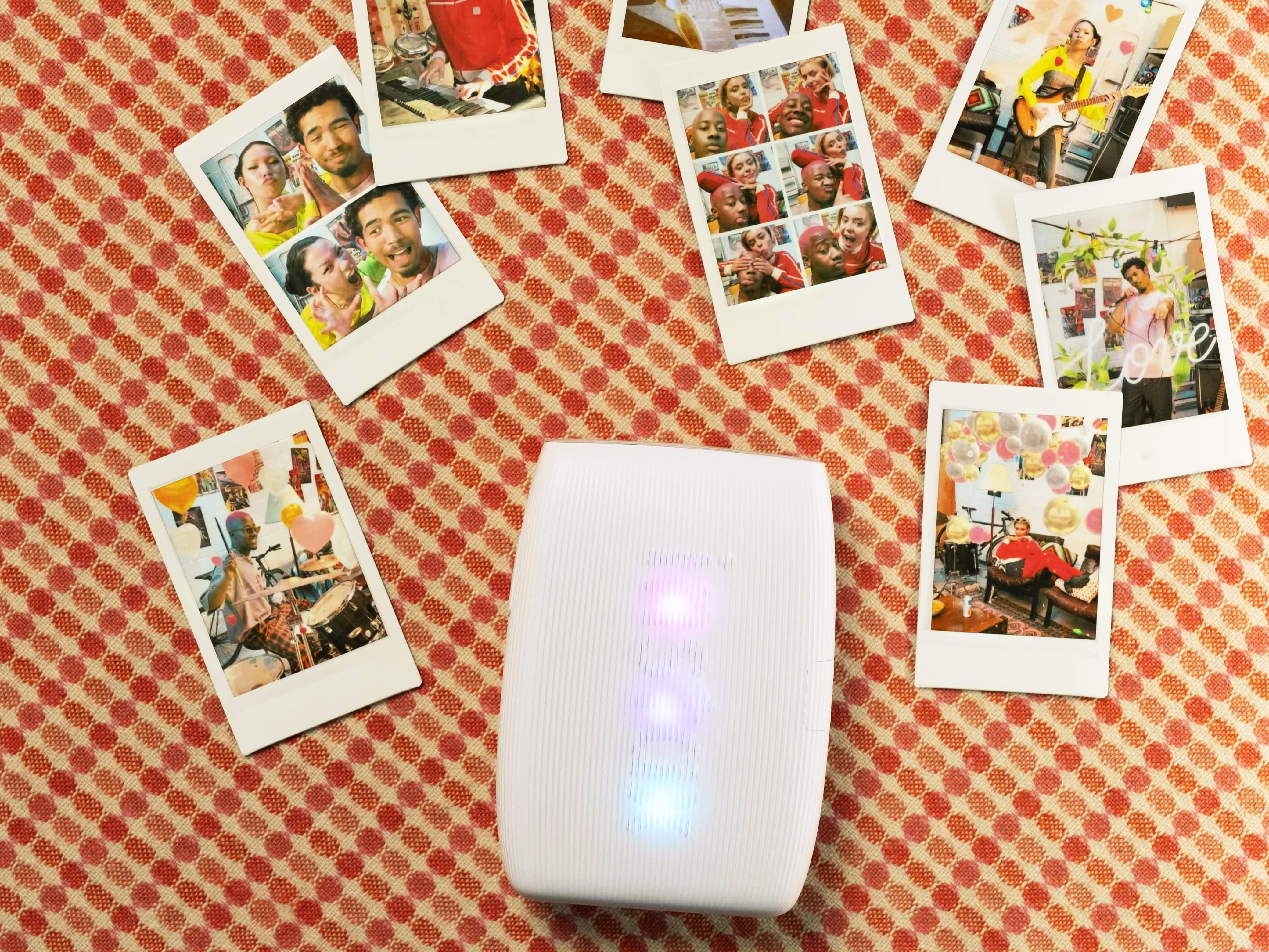 手機應用程式可編輯儲存在智能手機裡的照片,然後直接打印成相片。