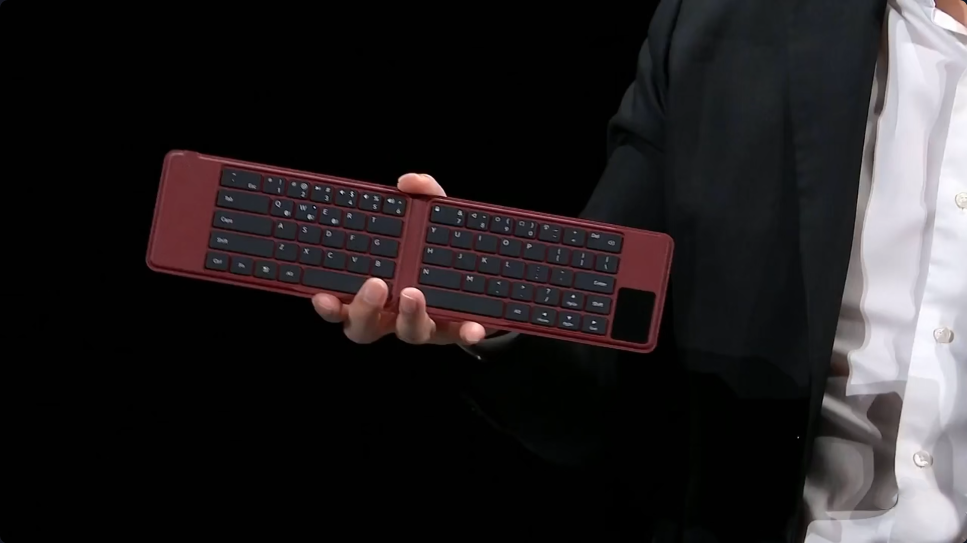 設有迷你鍵盤配件將手機變成平板電腦。