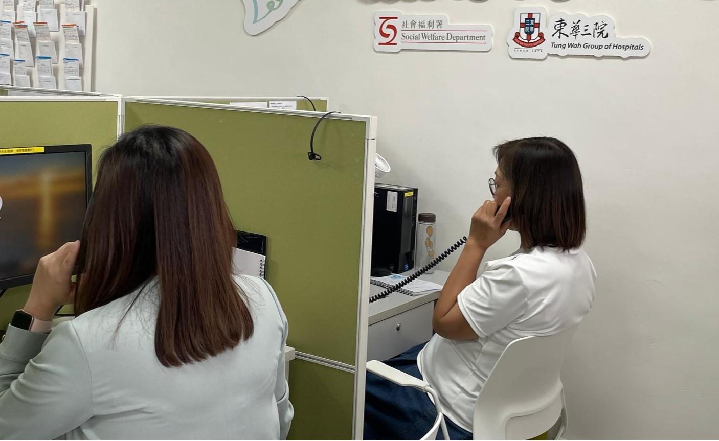 照顧者支援專線是為有需要市民提供資訊、情緒輔導及轉介服務。(港台圖片)