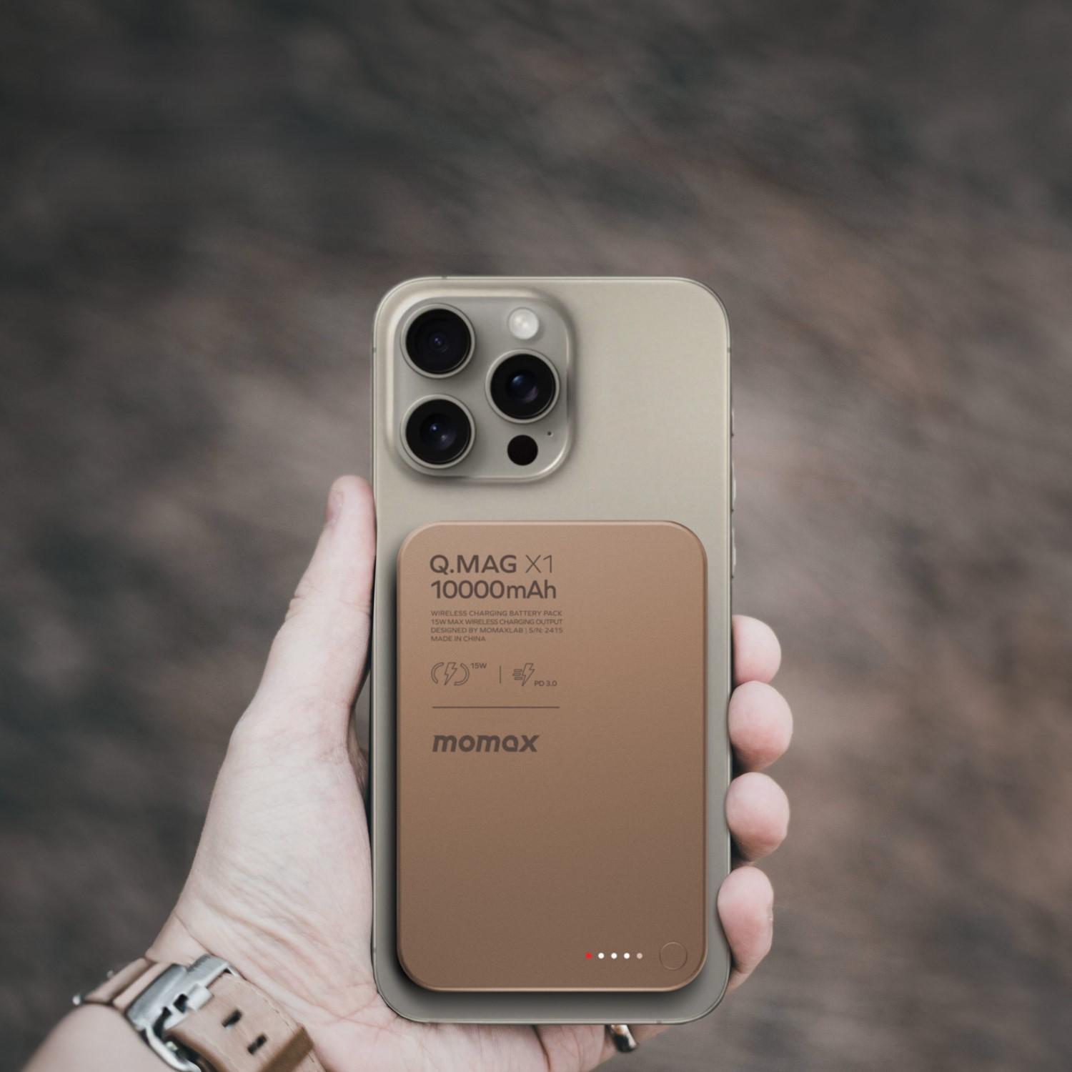 iPhone 16 Pro可配上Momax Q. Mag超薄磁吸流動電源砂岩色。