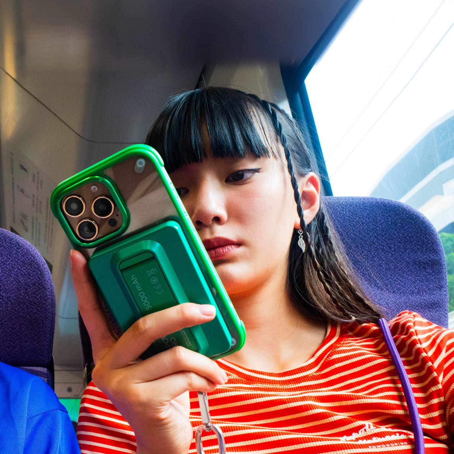 Momax AiR CaseForm磁吸保護殼支援MagSafe功能。