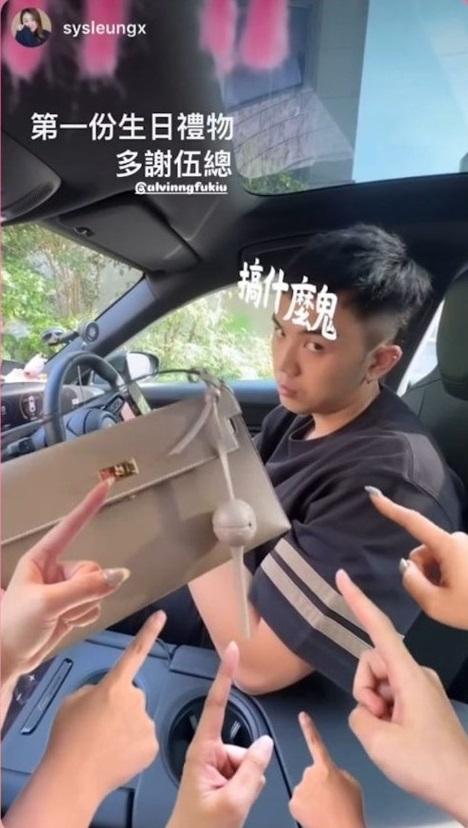 伍富橋豪買名牌包包𠱁老婆開心。