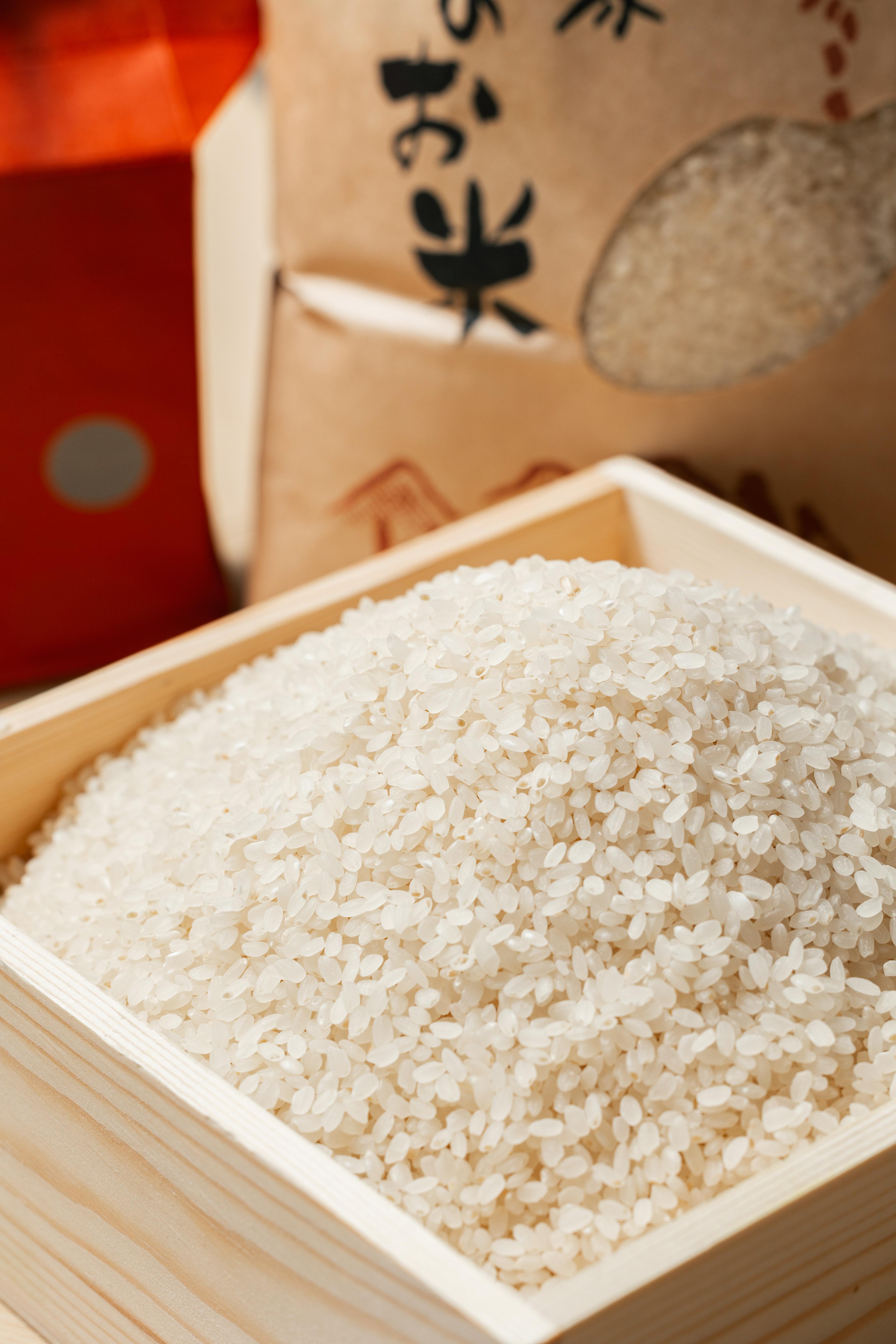 使用日本東北的虹煌米,煮成飯保留米香,飯粒泛光澤,柔軟度與乾濕度適中。