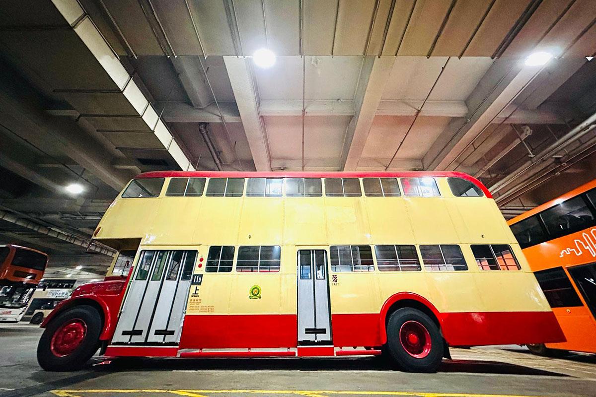 九巴正復修已退役的丹拿E「長牛」巴士。(九巴提供)