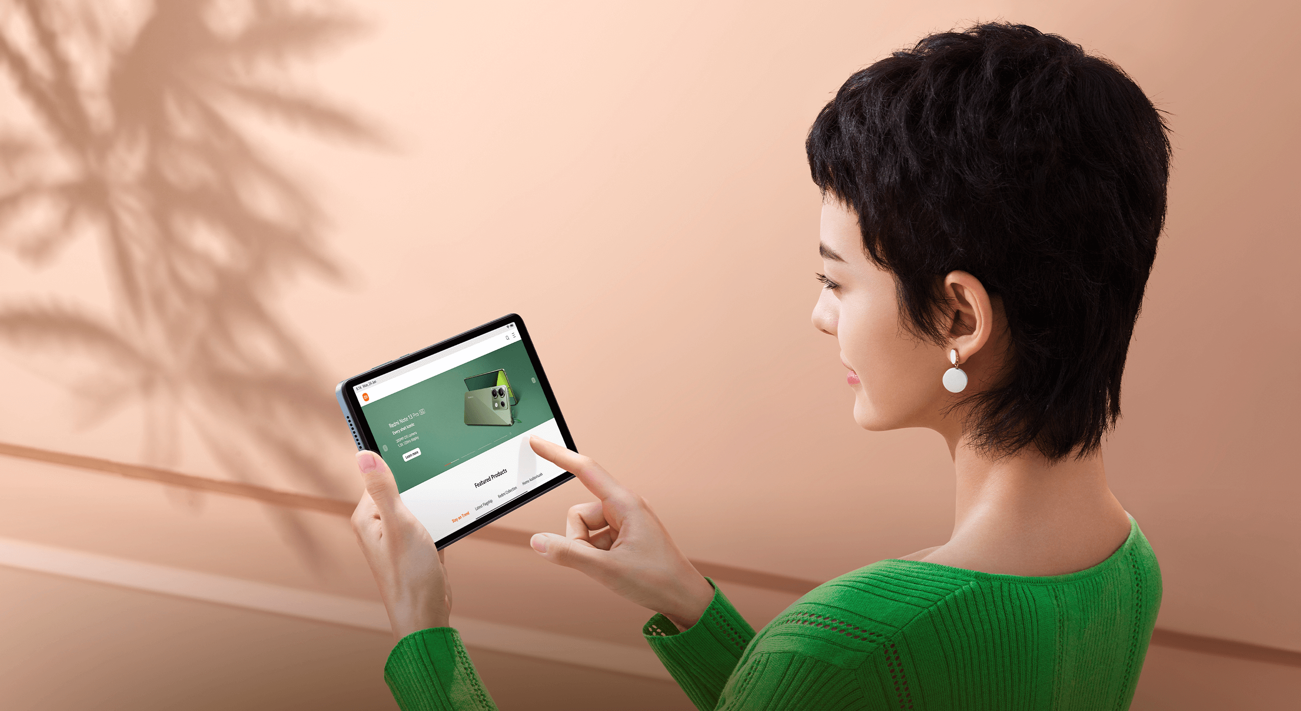 小米Redmi Pad SE 8.7輕巧纖薄,只重373至375克。