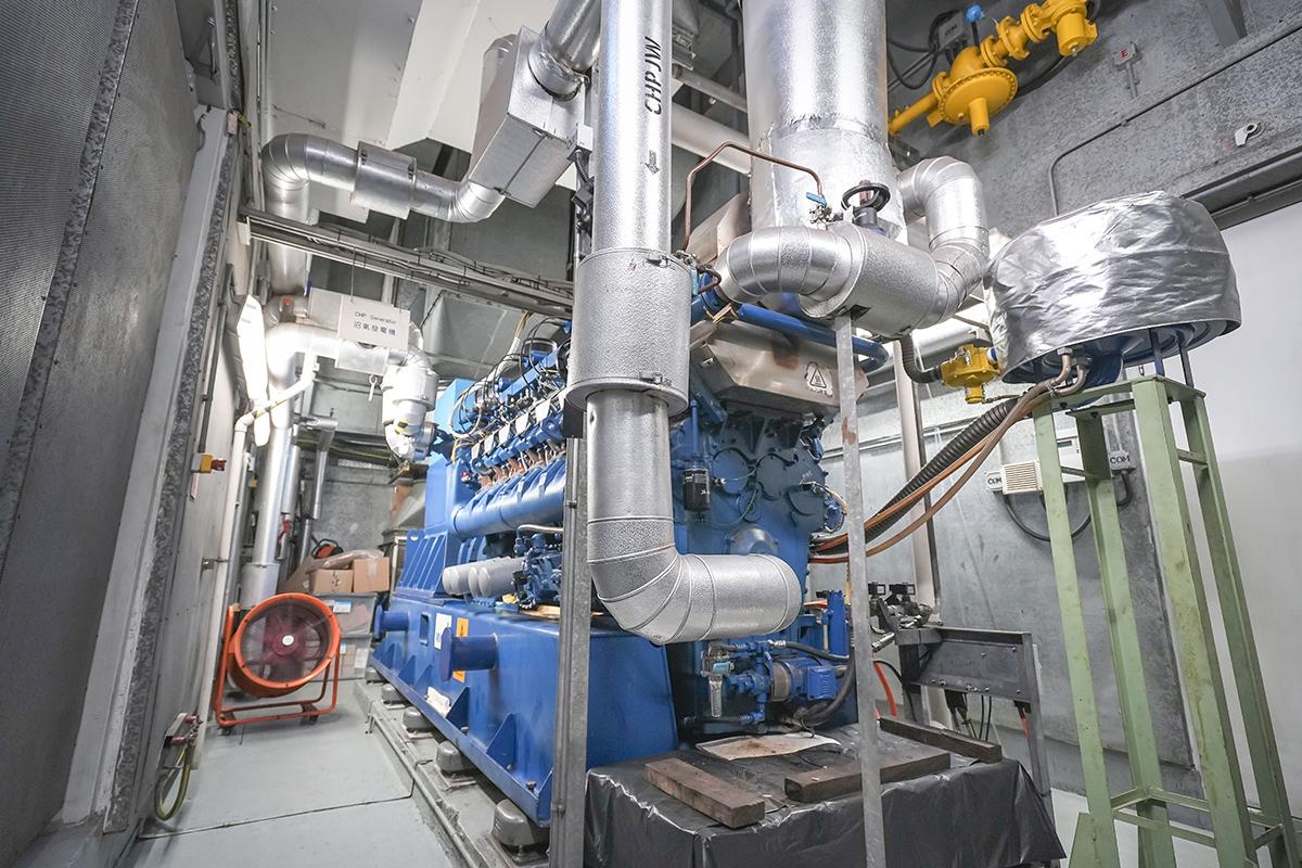 大埔那打素醫院首次使用「電、熱聯供系統」,燃燒堆填區沼氣推動發電機供電。(醫管局提供)