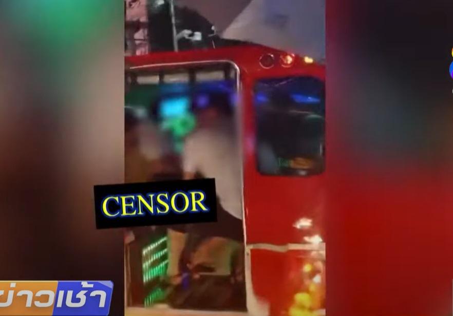 布吉一輛篤篤車後座有4男女肉體交纏,上演活春宮。(互聯網)