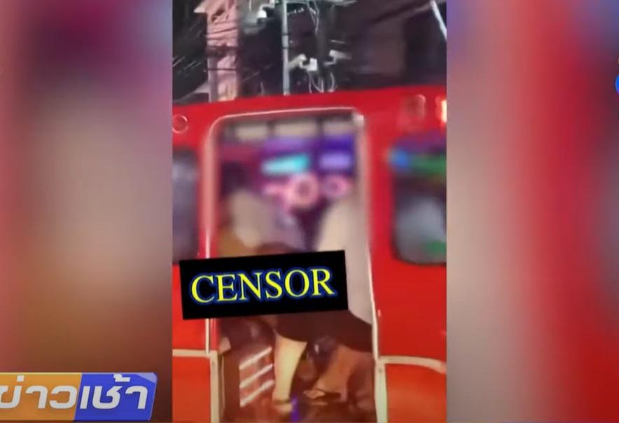 布吉一輛篤篤車後座有4男女肉體交纏,上演活春宮。(互聯網)