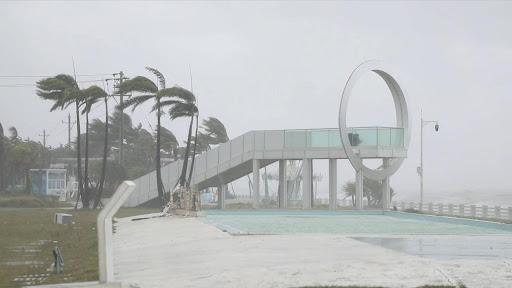 摩羯|登陸內地後致大量用戶斷水斷電及房屋倒損,逾120萬人受災。(新華社)