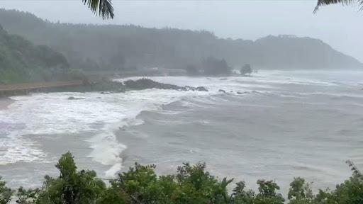 摩羯|登陸內地後致大量用戶斷水斷電及房屋倒損,逾120萬人受災。(新華社)