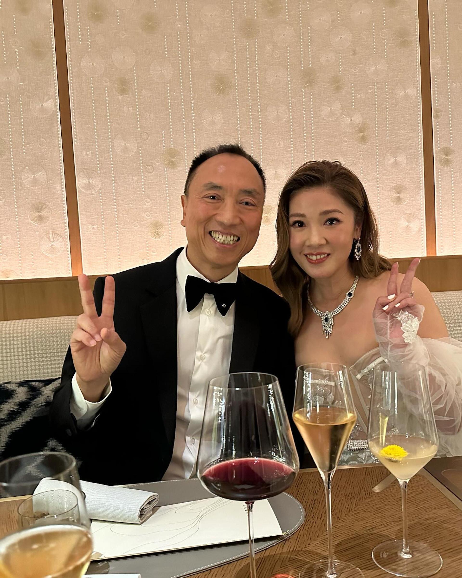 鄔友正極度活躍於社交網,除與網民互動,更親自回覆當年翁嘉穗與同屆港姐亞軍李明慧爭夫戰。