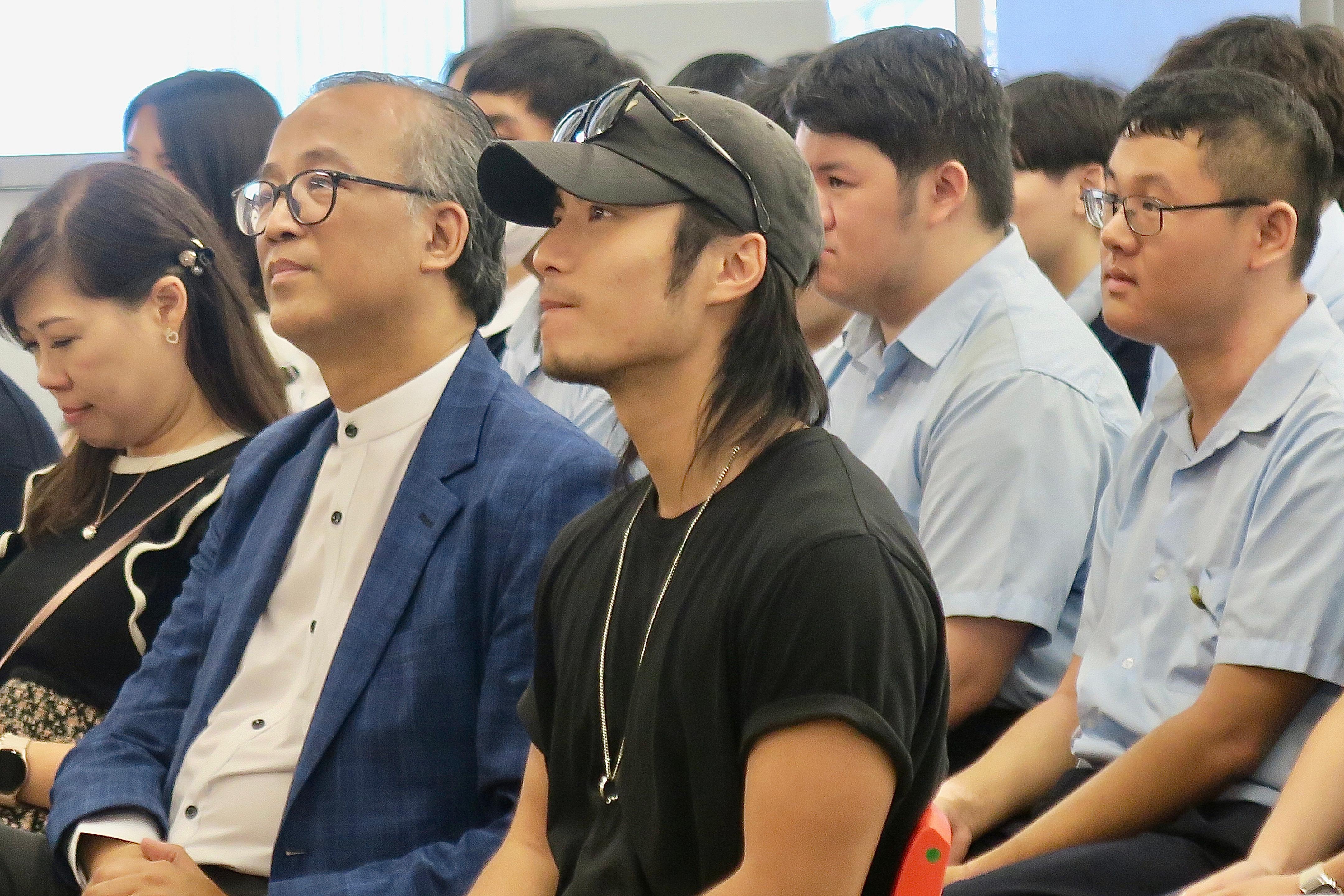 周殷廷展開School Tour的第一站,親到中華基督教會扶輪中學。