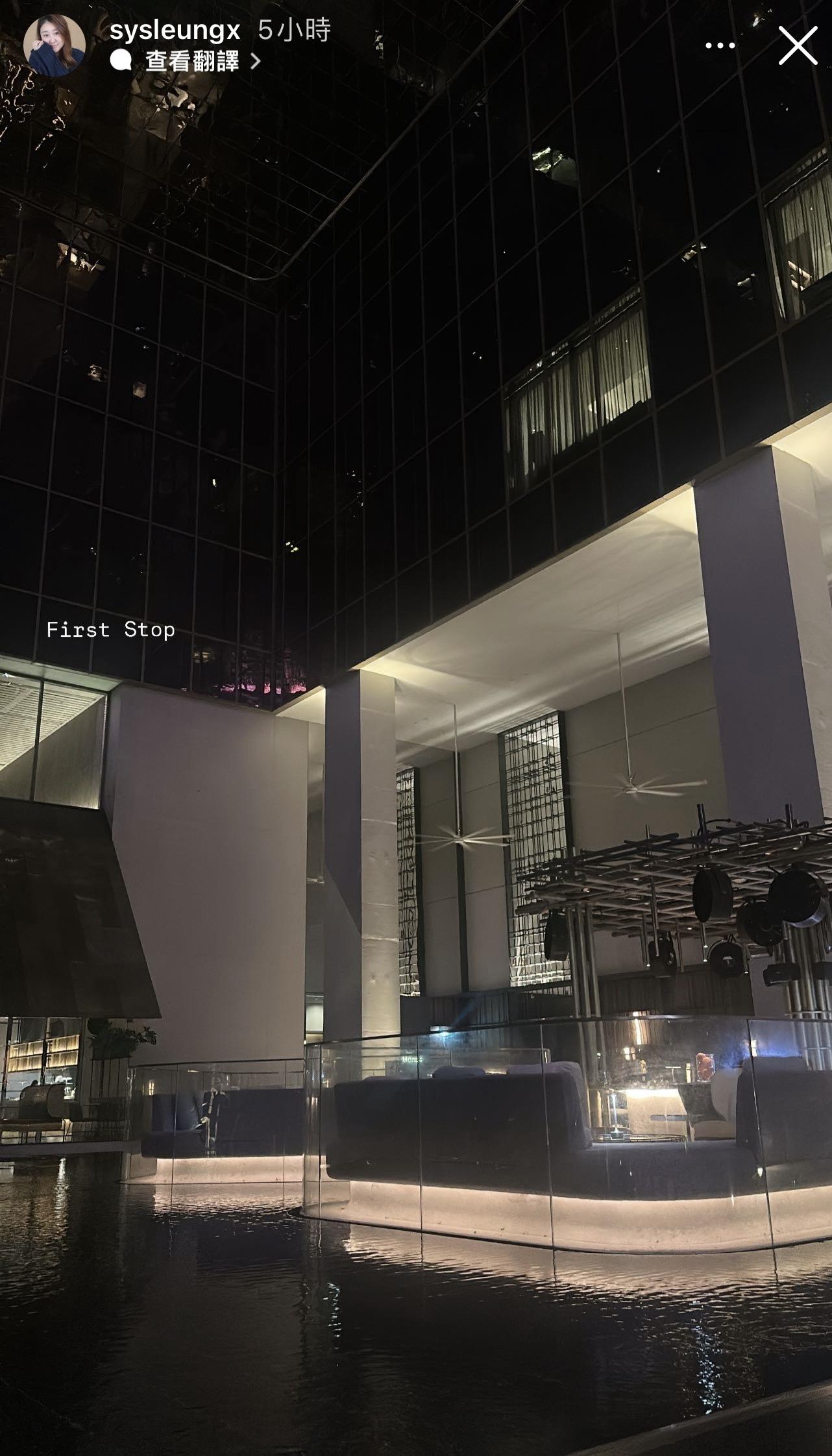 二人昨日飛新加坡旅行,慶祝Shirley 生日。