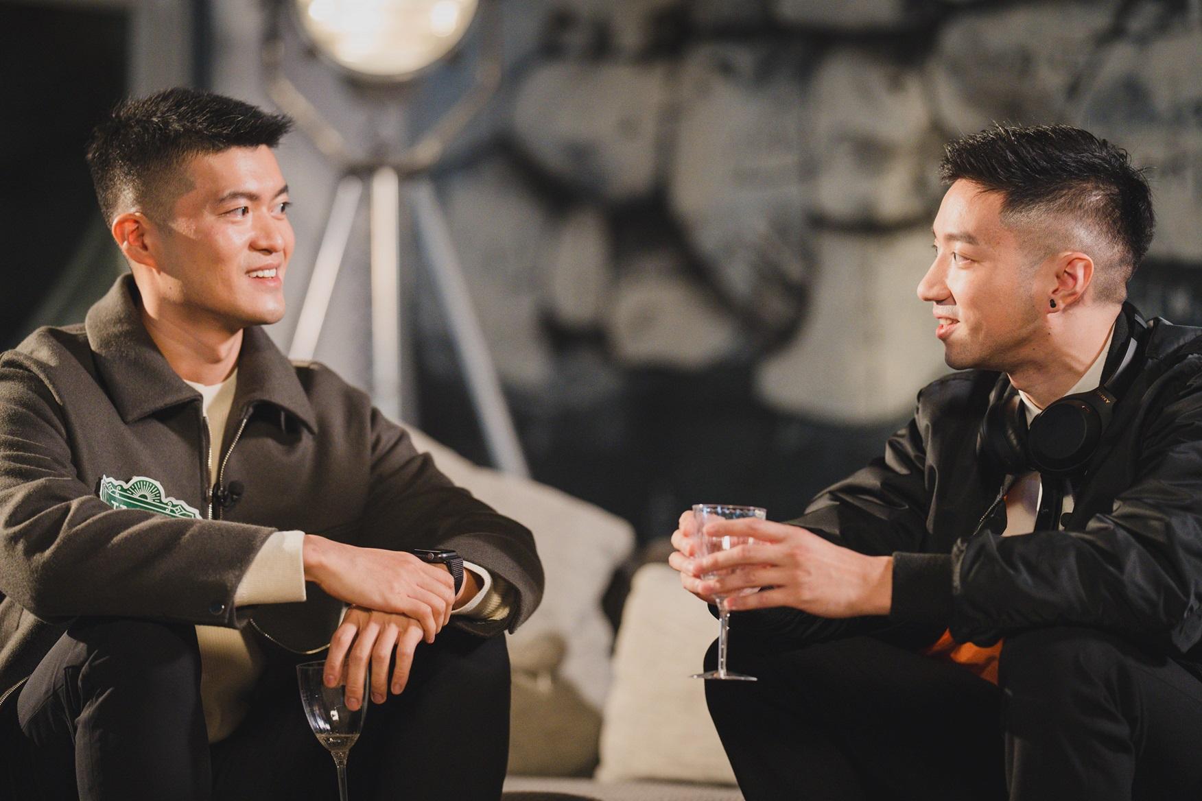 互相有好感的Jason(左)和Calvin(右)單獨會面。