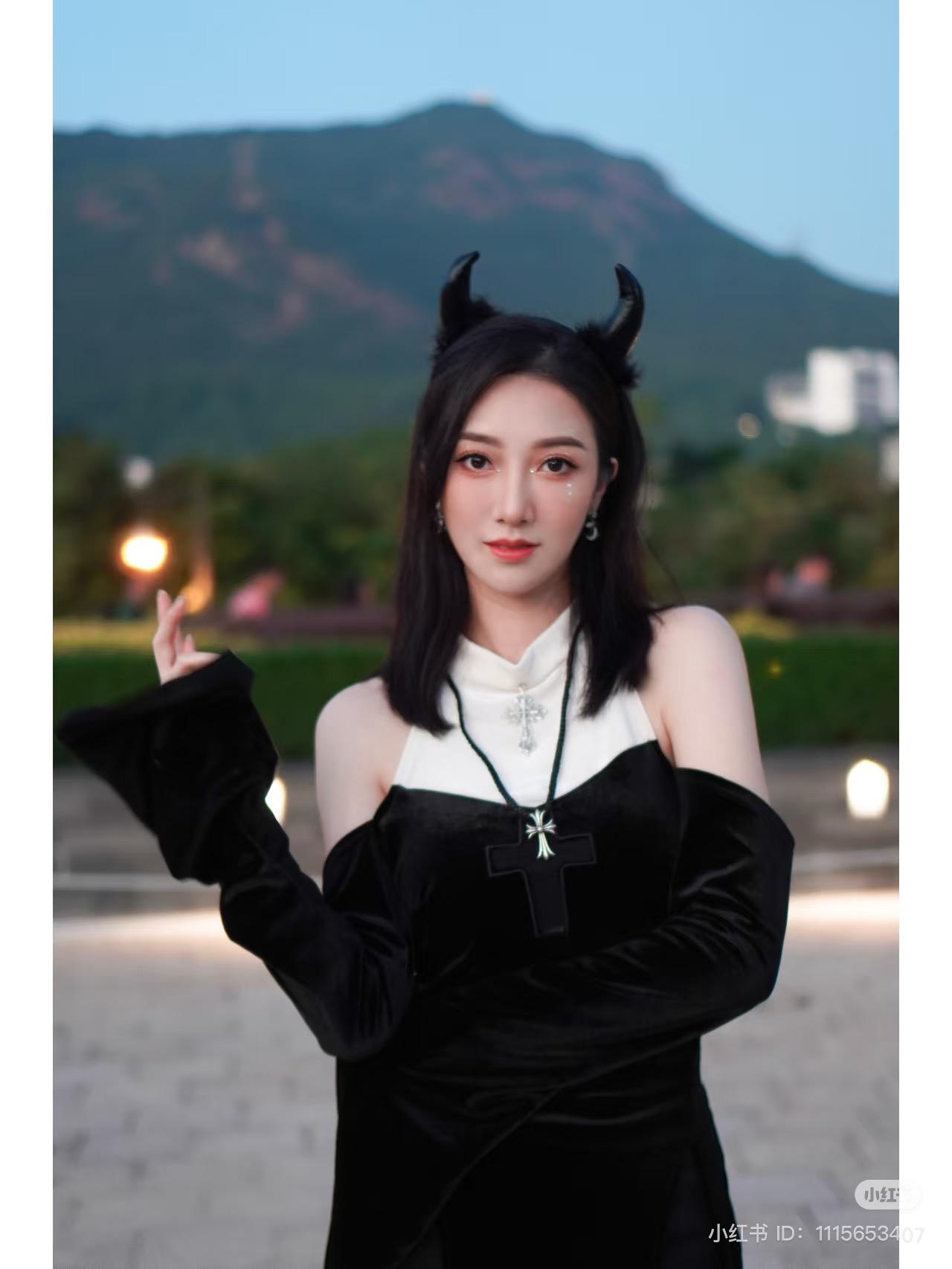 Regina以魔鬼之女打扮賀萬聖節。