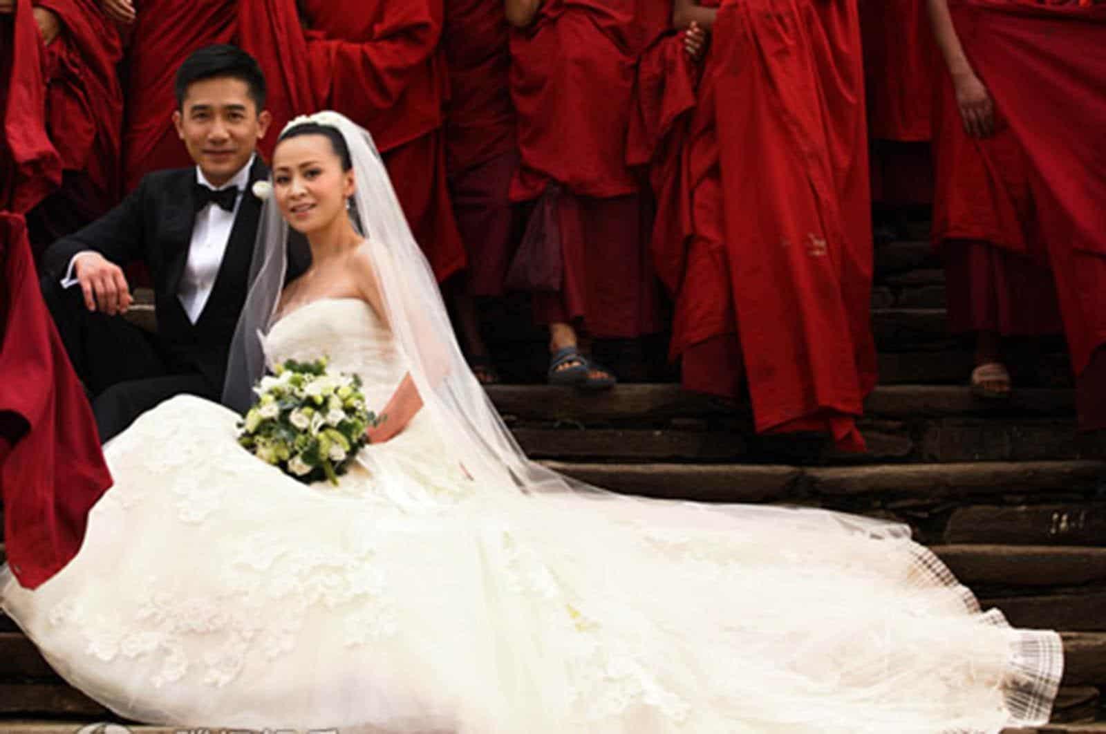 嘉玲、偉哥再訪最快樂的國家差電小住。