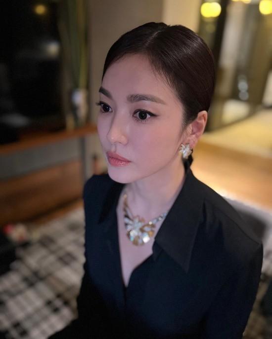 宋慧喬因編劇金銀淑關係,客串演出《都會實現嗎》。