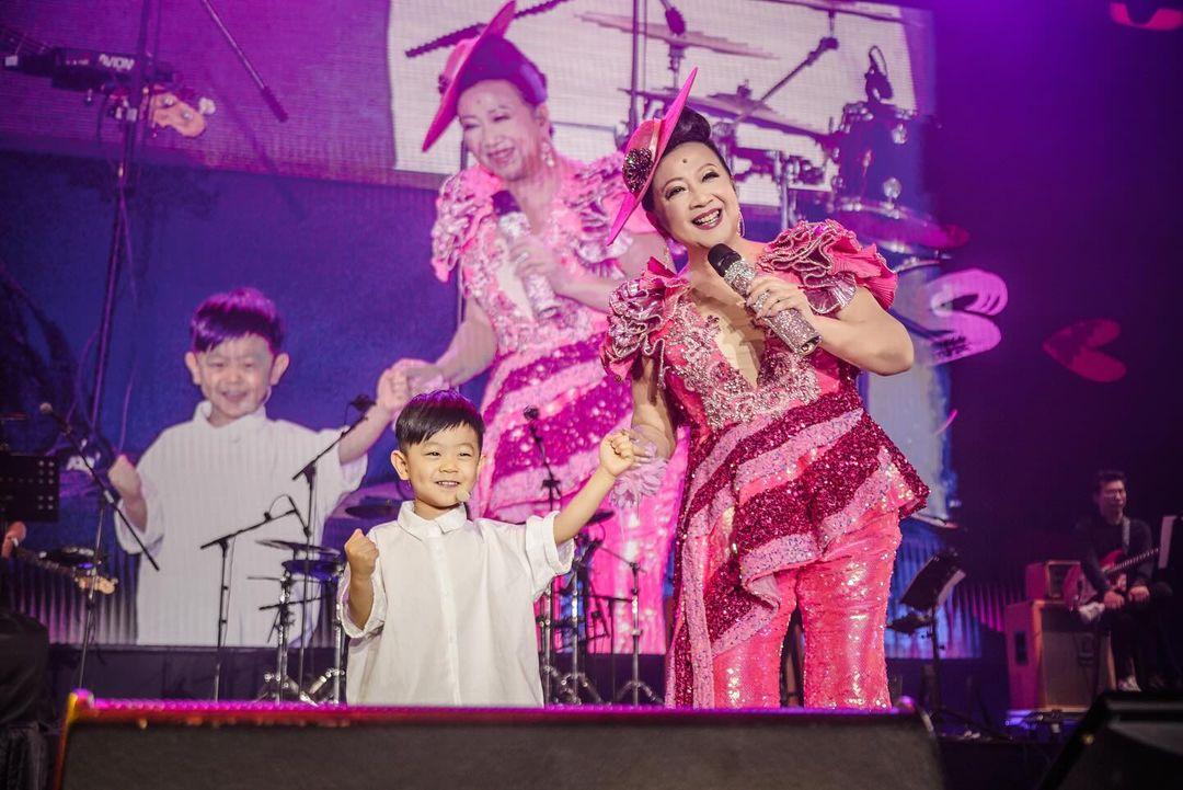 孫仔Julian,曾跟家燕姐到新加坡登台。