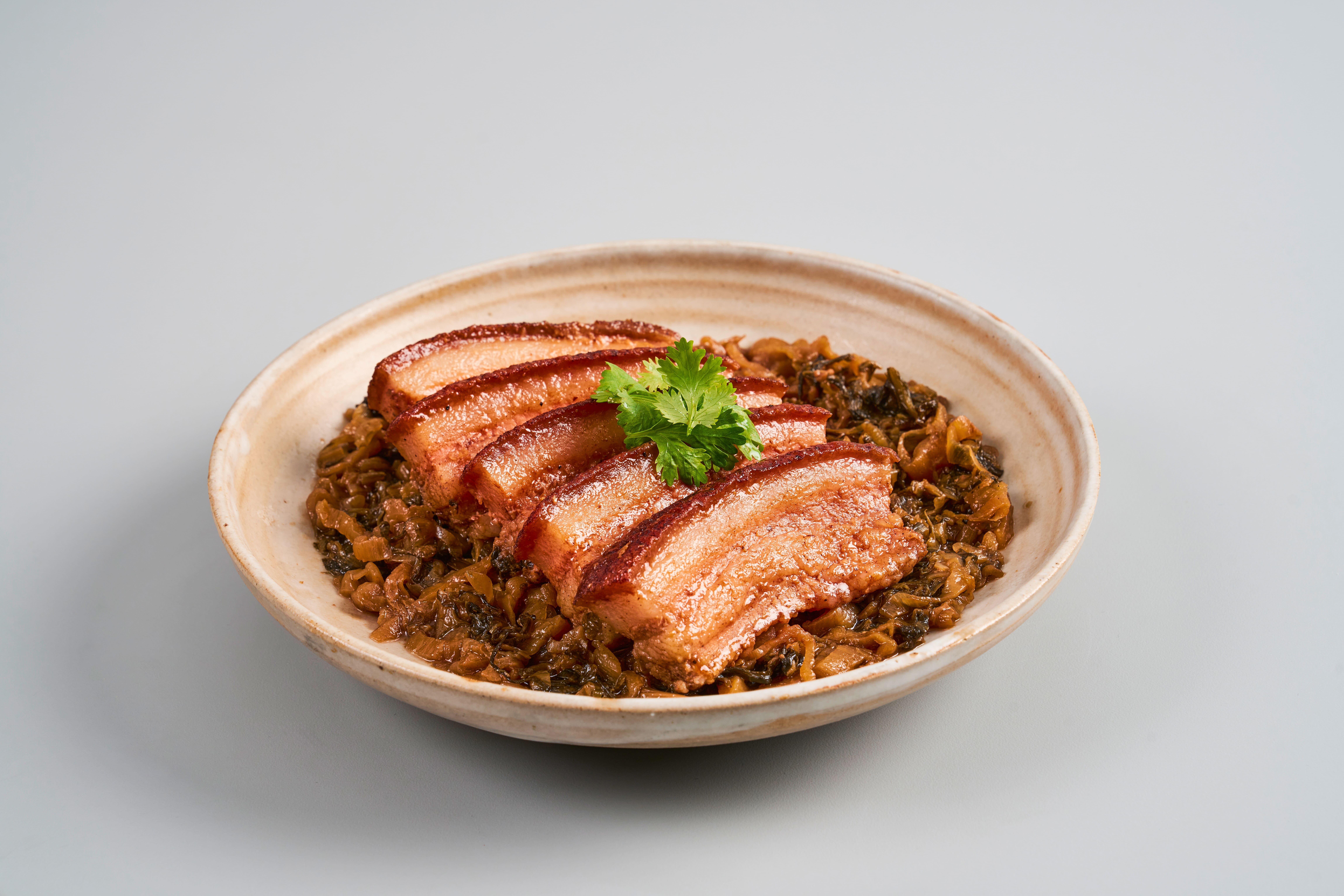 家鄉梅菜燜扣肉$128 石澳產梅菜王及梅菜芯,特別爽脆清甜;扣肉鬆化充滿肉汁。