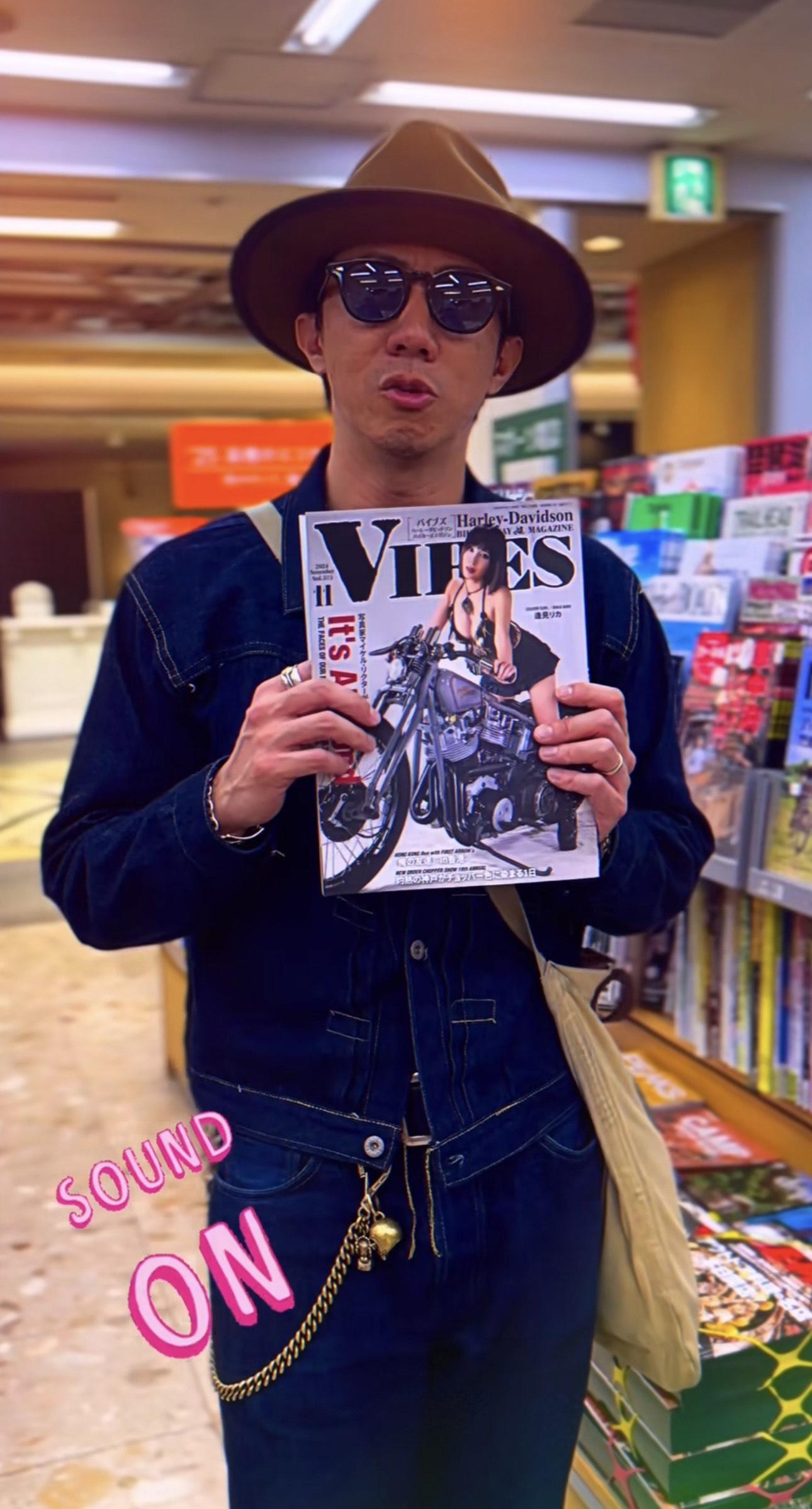 張繼聰自封「威威司令」。