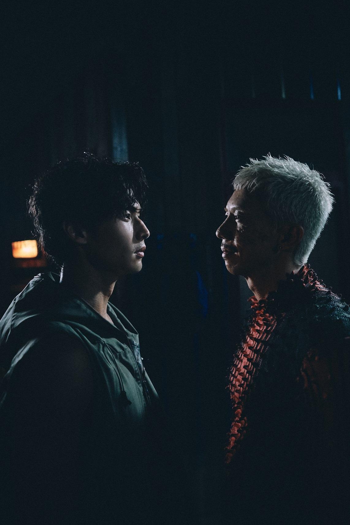 張繼聰和楊天宇合演的《裡應外合》於10月26日上映。