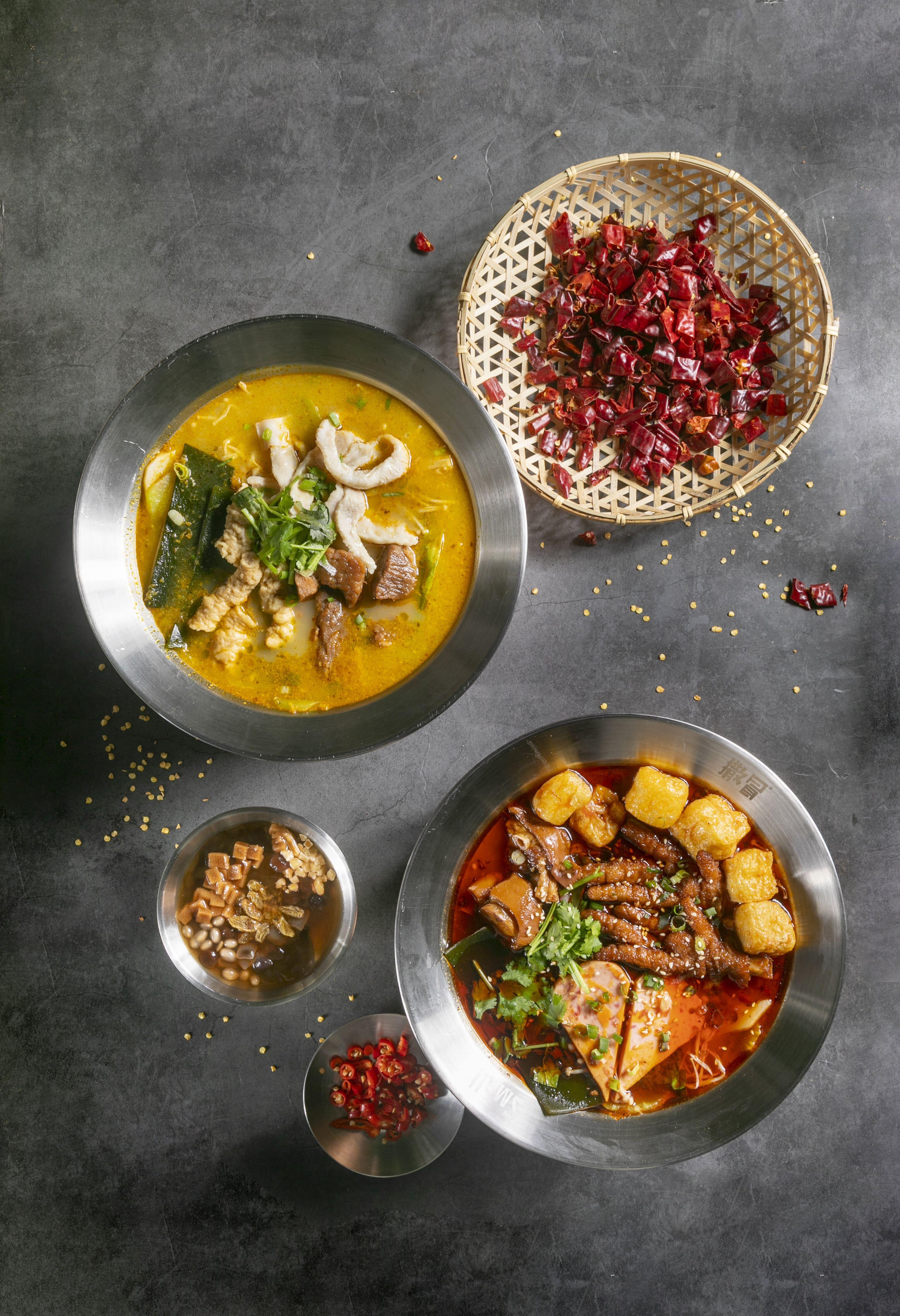 成都冒菜提供多達20款配料選擇。