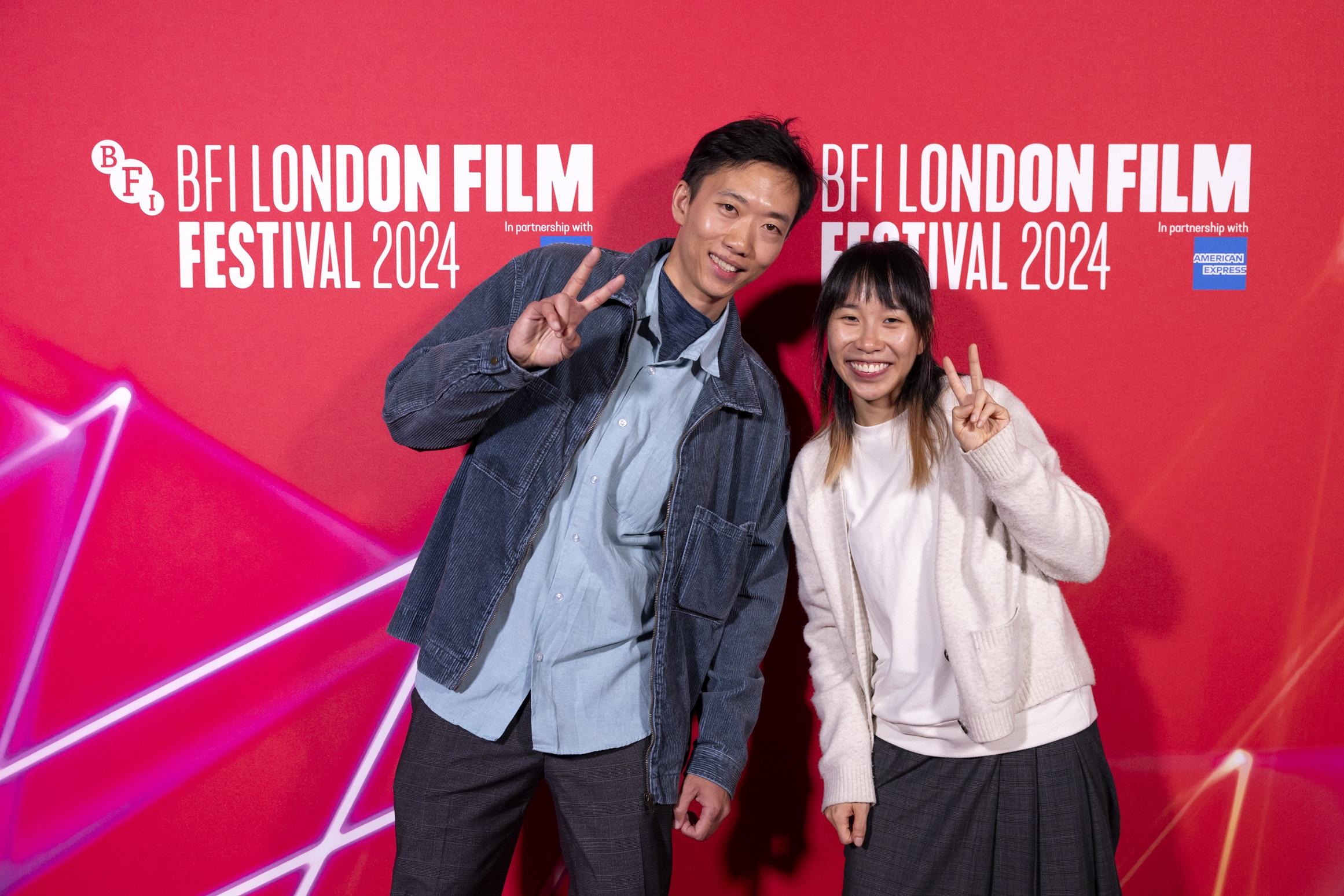 《看我今天怎麽說》的手語導師海鳥(左)、胡歷恩(右)。