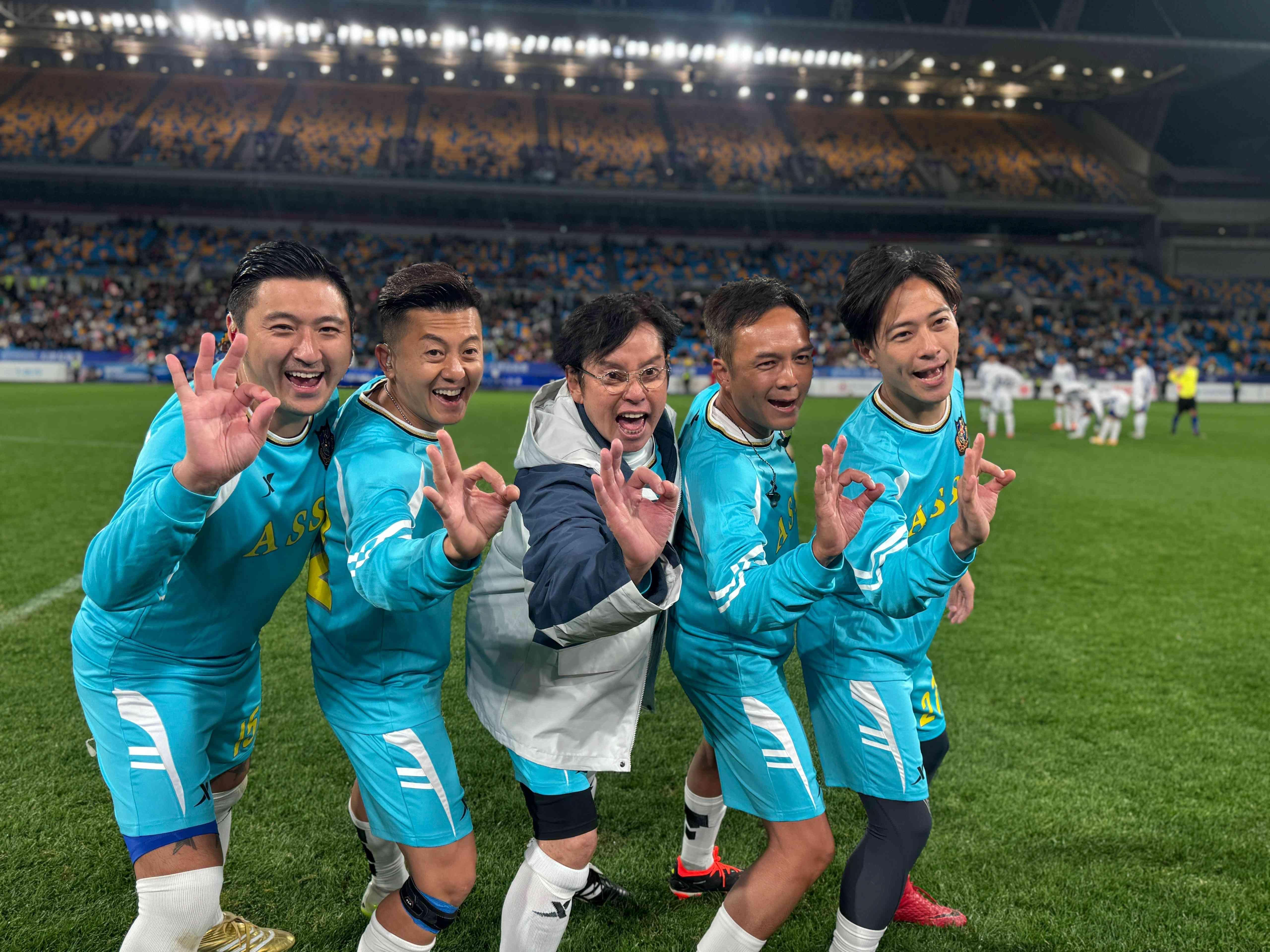 明星隊大部份時間以全藝人落場比,最終以2比2和氣收場。