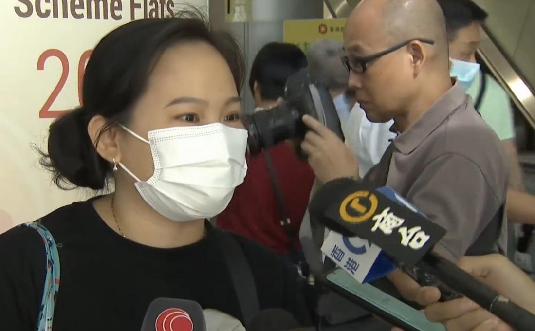 新來婦人列小姐說,首選啟德啟盈苑是因為可以方便子女上學。(有線新聞截圖)