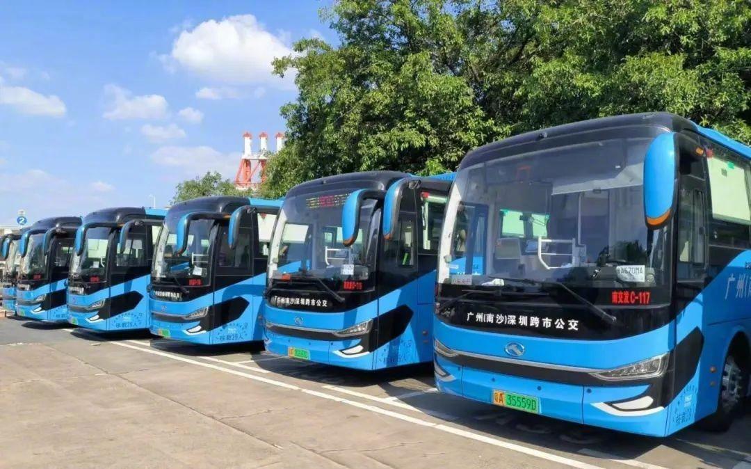 深中通道南沙線通車當天,深圳巴士集團將同步開通2條跨境巴士專線,分別為廣州(南沙)深圳跨市公交,以及廣州(南沙)深圳機場快線。(圖片來源:廣州發布@微博)