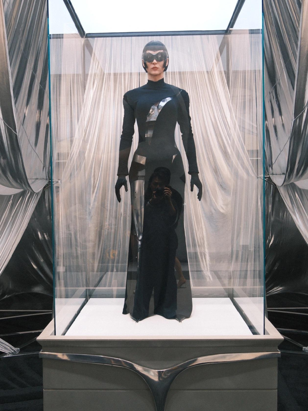 深圳10月展覽攻略:夢幻金魚、巨人雕塑與琉璃大廈