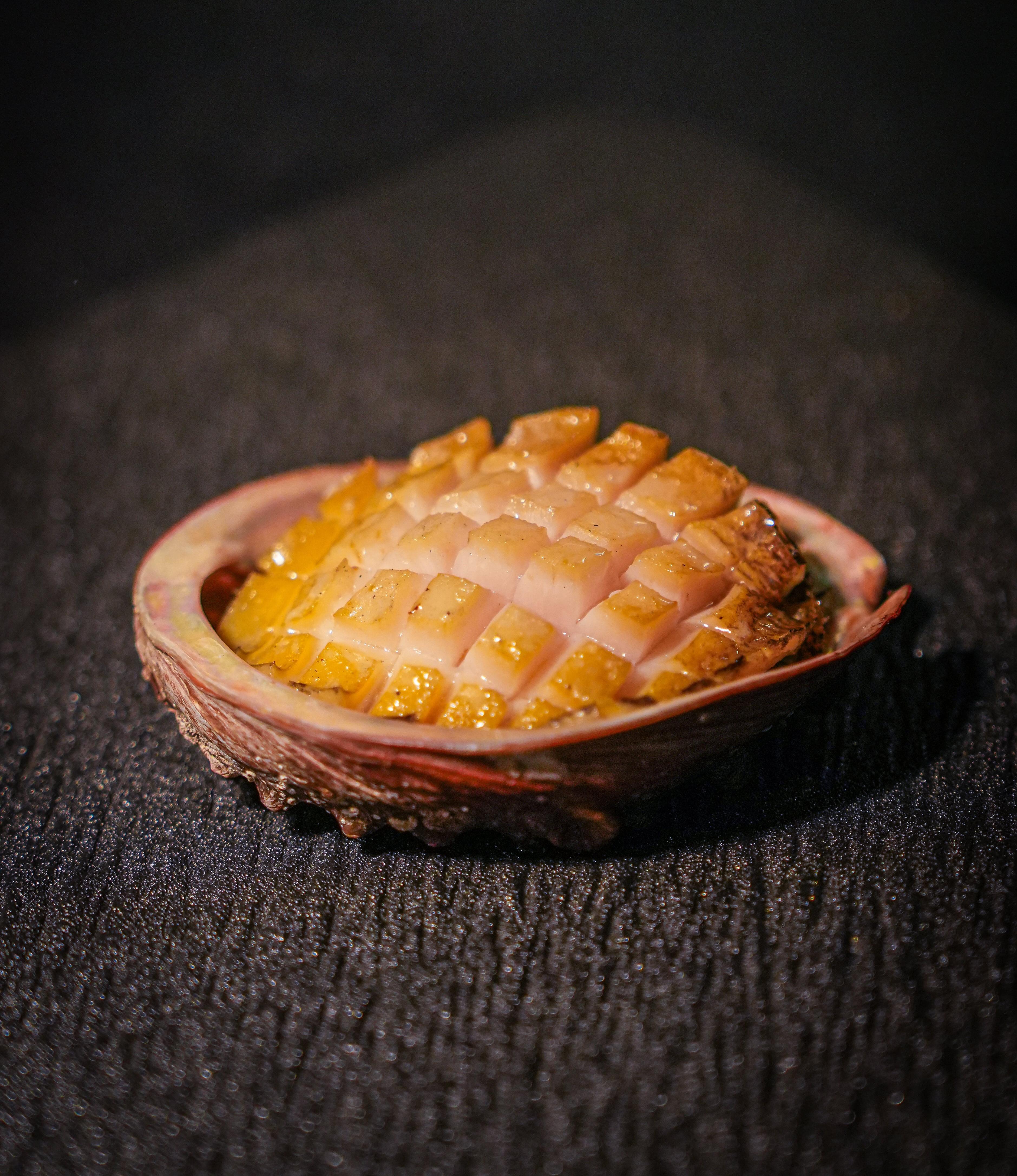 炭烤四頭野生鮑魚(Prime專尚餐目主菜之一)