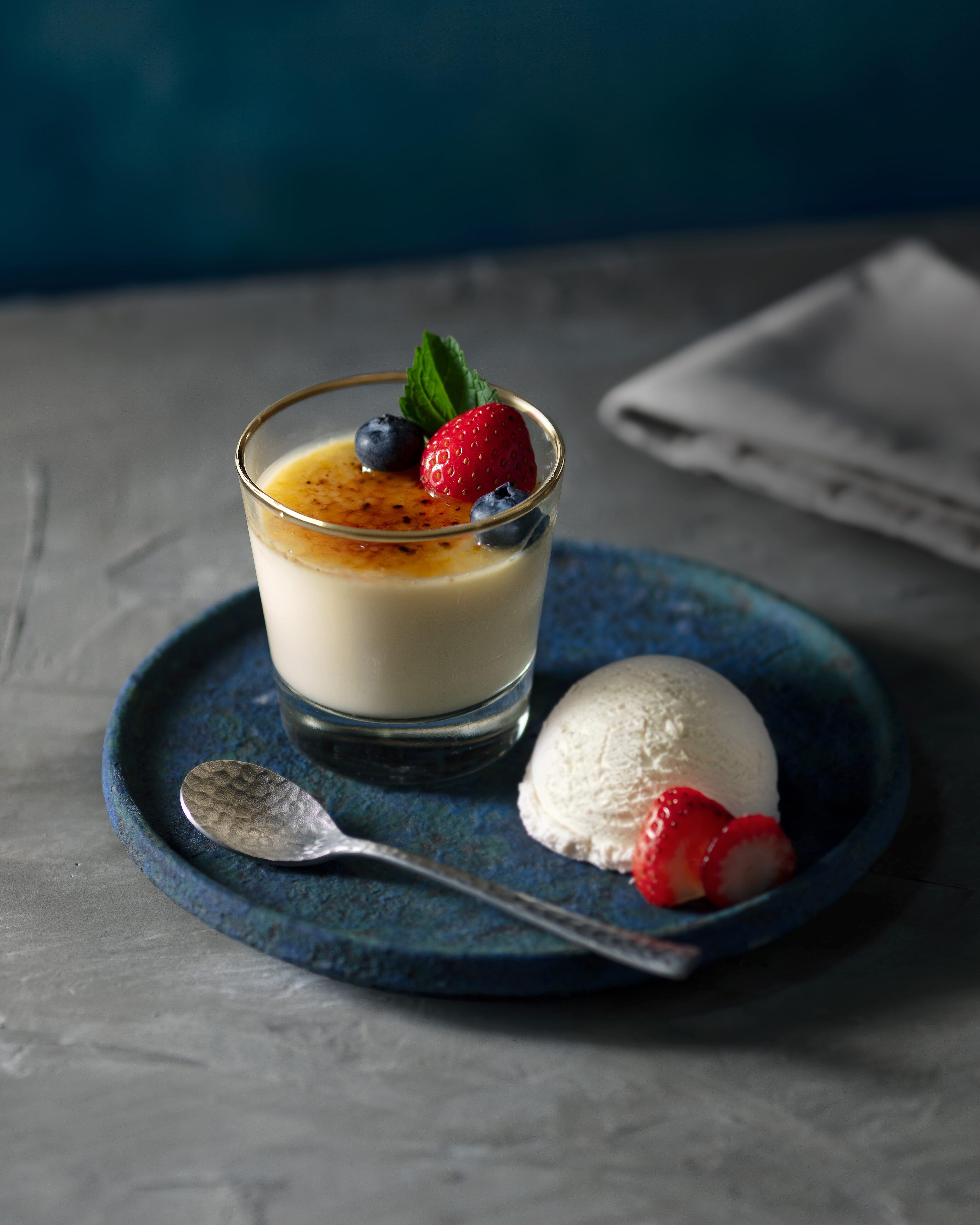 焦糖布甸配呍呢嗱雪糕$48客 布甸絲滑奶香濃厚,焦糖薄脆濃郁。