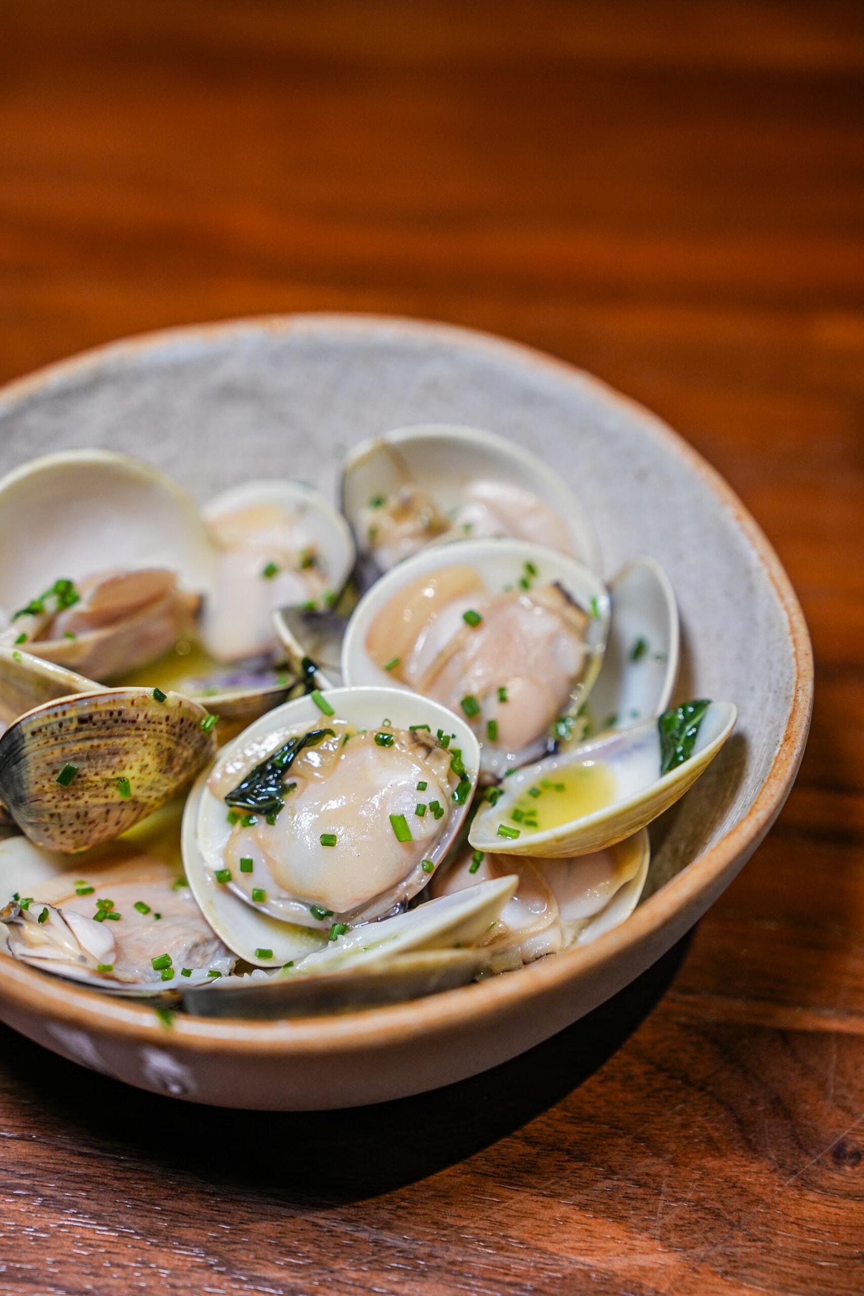 白酒煮蜆(Basic基本餐目任食菜式之一)