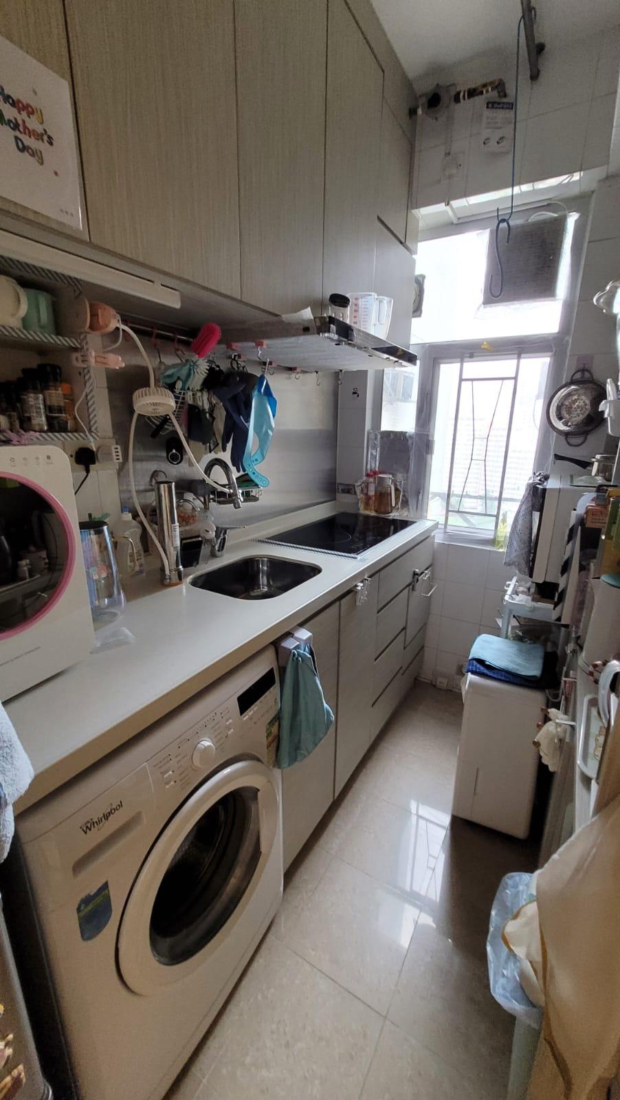 廚房空間亦闊落。