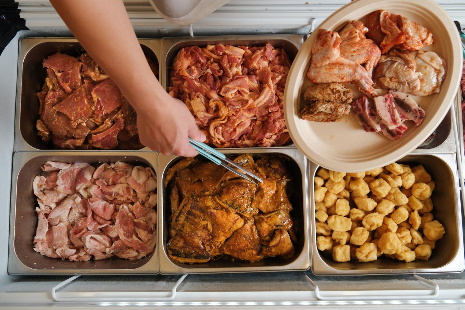 醃製食品由自家工場製作,醃得入味。