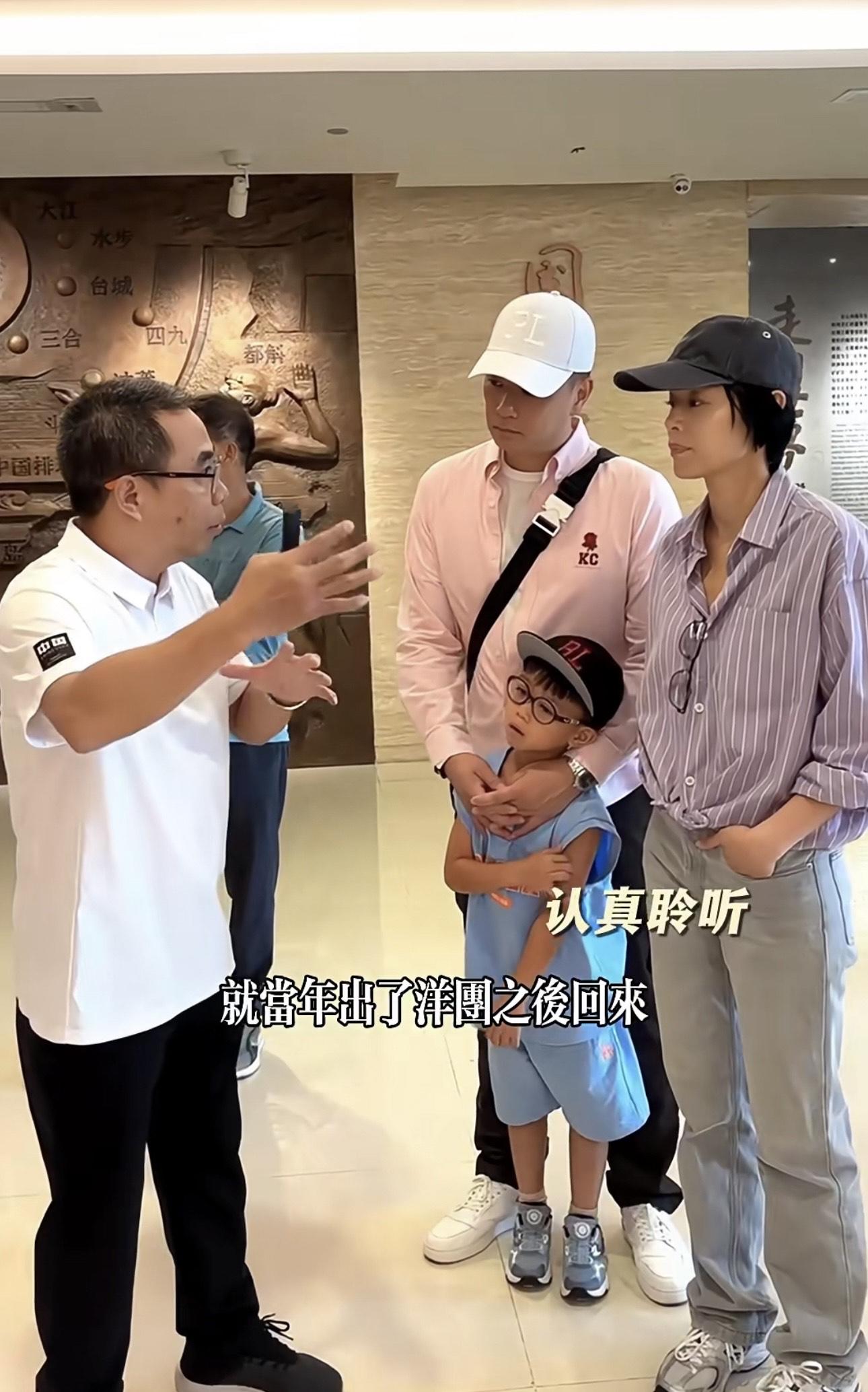 局長親自招待,介紹博物館內每一件物件。