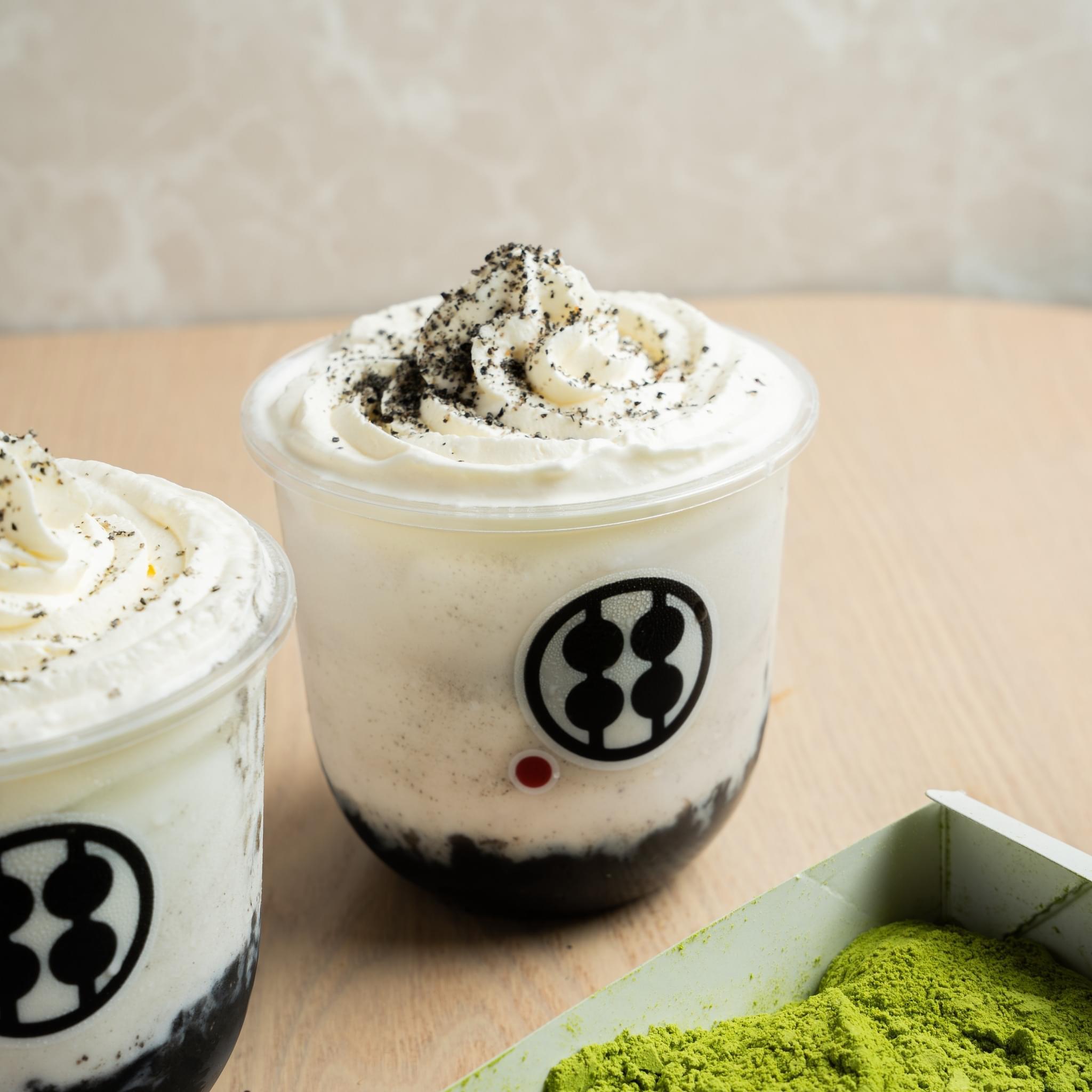 新品芝麻牛奶蕨餅特飲($55/細杯、$60/中杯)