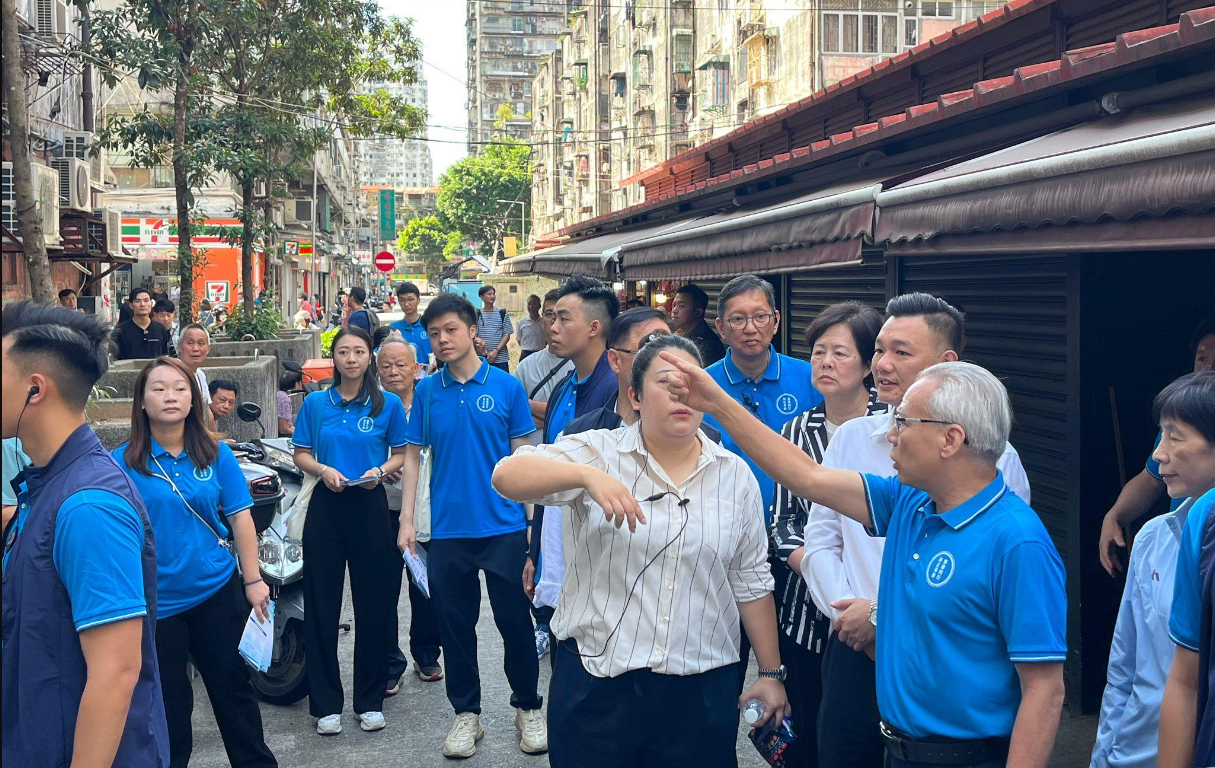 澳門特首選舉|岑浩輝落區接觸基層,盼有助未來施政規劃。(澳廣視圖片)