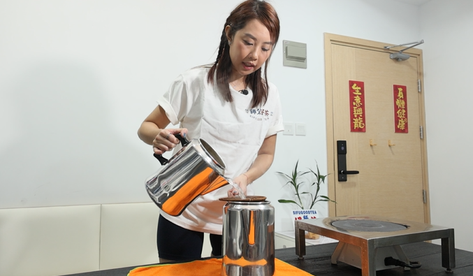 Gina亦會到不同機構較沖奶茶,務求更多人認識奶茶文化。攝:蘇文傑