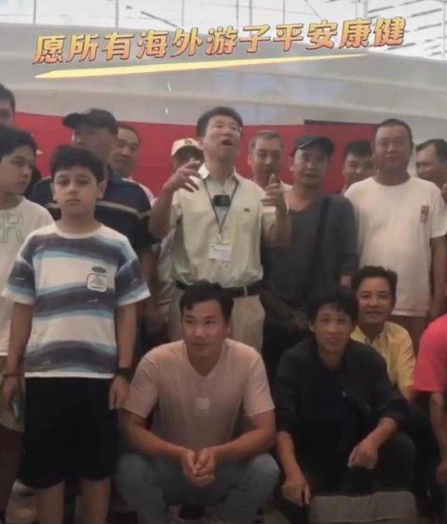 抵達塞浦路斯後,大家一起唱歌(影片截圖)