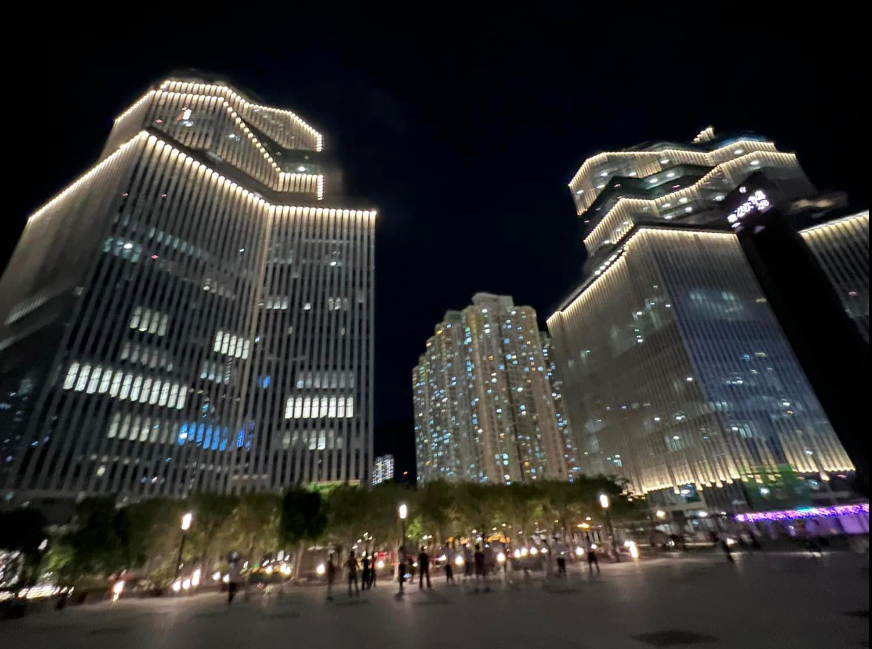 有啟德網民指區內有一群中年婦女每晚在啟德車站廣場前大跳廣場舞,惟其音響設備聲浪過大,引起不少街坊不滿。(FB群組「啟德居民自由講~」)