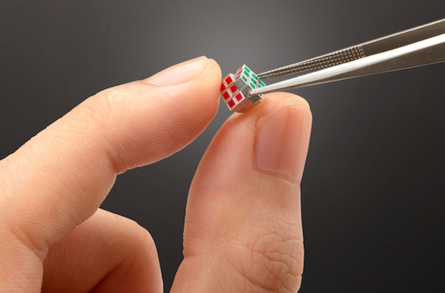 鋁製全球最細小的扭計骰由日本老牌玩具商Bandai旗下的MegaHouse出品。(網上圖片)