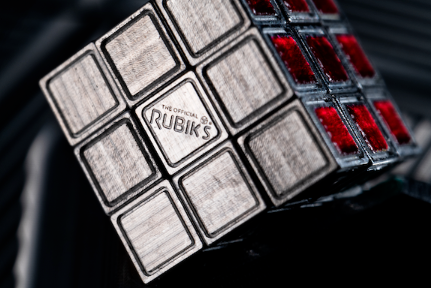 鋁製全球最細小的扭計骰由日本老牌玩具商Bandai旗下的MegaHouse出品。(網上圖片)