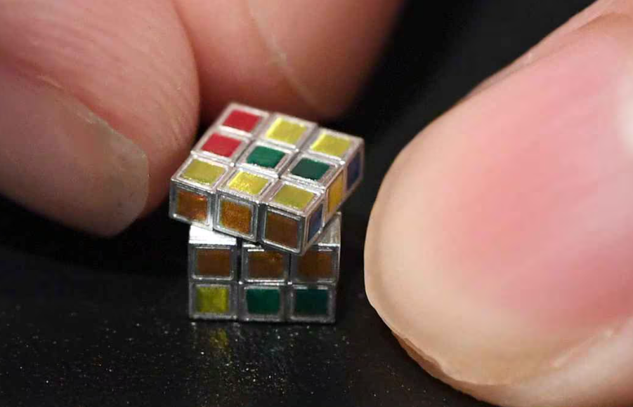 鋁製全球最細小的扭計骰由日本老牌玩具商Bandai旗下的MegaHouse出品。(網上圖片)