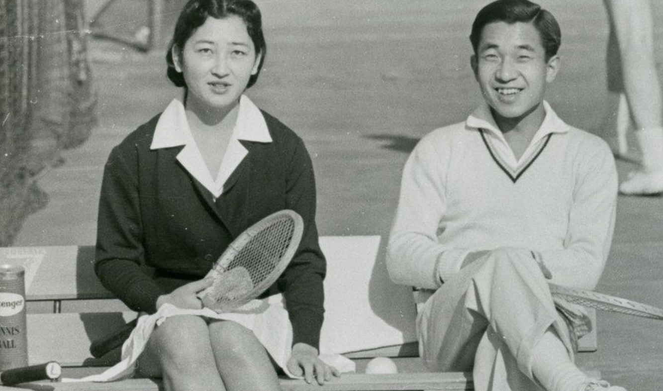 上皇明仁與上皇后美智子牽手相伴超過60載。(資料圖片)