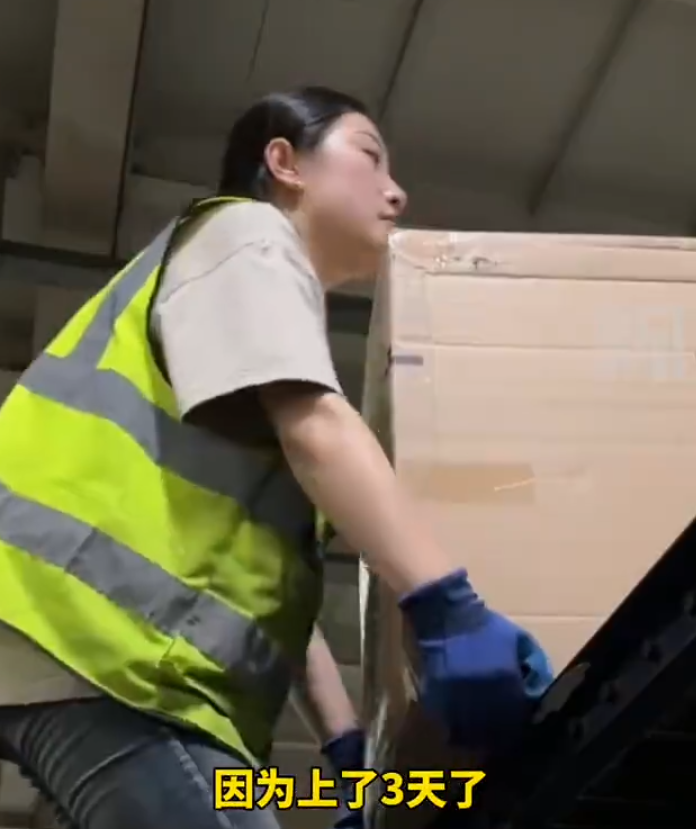 天津一名年輕女子因覺得自己最近肥了不少,忽發奇想應聘「速遞分揀員」搬包裹,每天工作至少12小時,3天內成功瘦了2公斤。