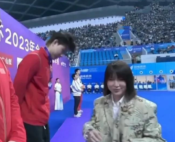 據了解,覃海洋未婚妻是一名女企業家,曾以贊助商身份為覃海洋頒獎。